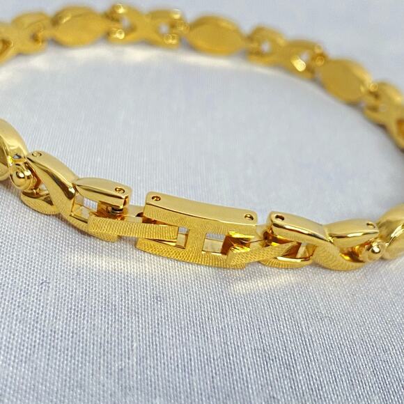 XO Bracelet Gold Tone Chain Links With Clear Round And Oval Stones Folding Clasp - Picture 6 of 10
